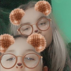 Meet your Posher, Myra